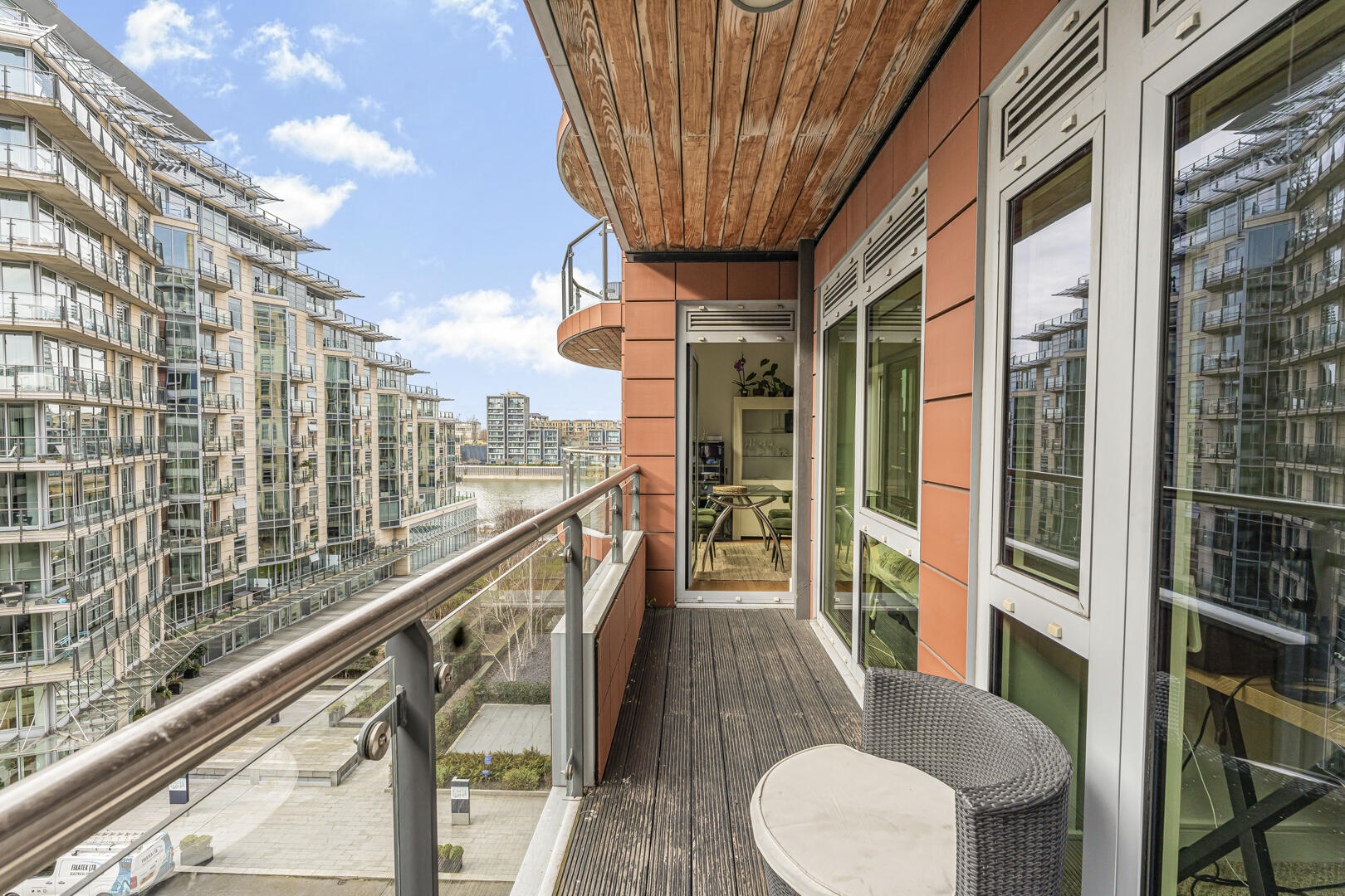 2 bed property in Battersea Reach, London